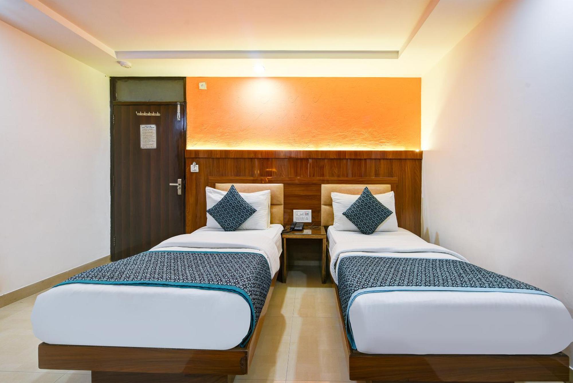 Hotel Shri Vinayak In City Centre At New Delhi Railway Station-By Rcg Hotels Экстерьер фото
