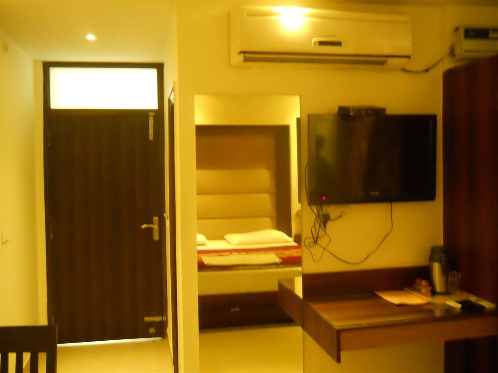 Hotel Shri Vinayak In City Centre At New Delhi Railway Station-By Rcg Hotels Экстерьер фото